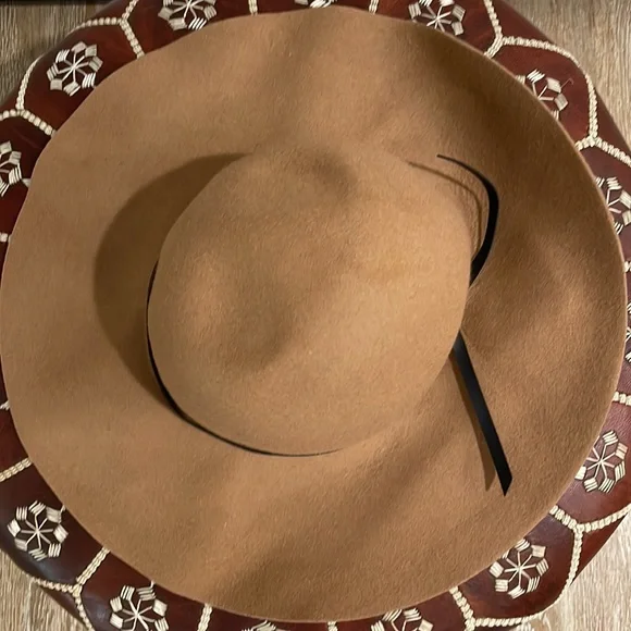 Old Navy®️ Wool Hat in Camel Color with Faux Black Leather Trim Detail - Picture 3 of 8